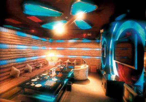 西方古典與未來主義融合的魔幻美高美迷城酒吧設(shè)計(jì)效果圖