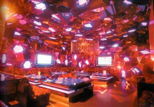 西方古典與未來主義融合的魔幻美高美迷城酒吧設(shè)計(jì)效果圖