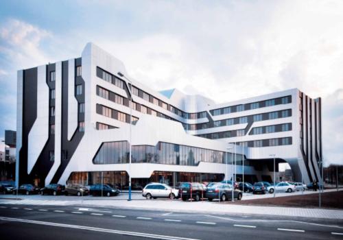 波蘭克拉科夫SOF綜合公園酒店設(shè)計(jì)欣賞之酒店外觀設(shè)計(jì)效果圖