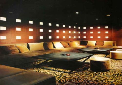 東方神韻和西方文化完美融合的ＣＪＷ酒吧設(shè)計效果圖