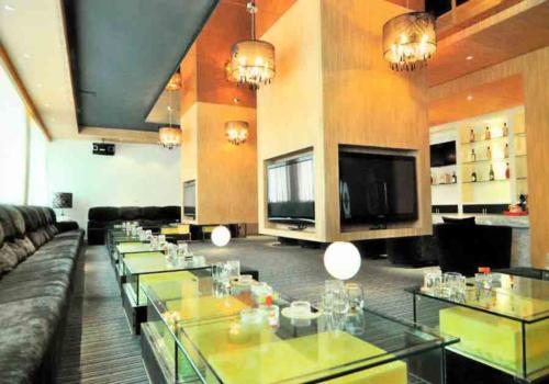 現(xiàn)代簡約的上海古北日式酒吧會所設(shè)計效果圖