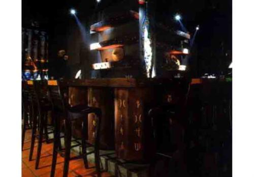 今夜音樂酒吧設(shè)計效果圖　散發(fā)光影魔力