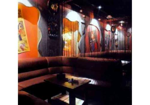 今夜音樂酒吧設(shè)計效果圖　散發(fā)光影魔力