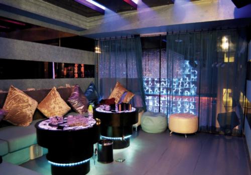 色彩的寶盒 深圳星座酒吧設(shè)計效果圖