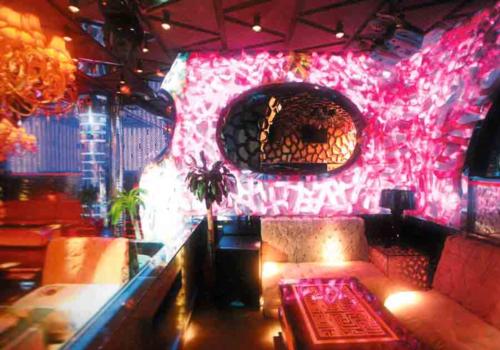 魔幻色彩時(shí)尚酒吧設(shè)計(jì)說(shuō)明   酒吧設(shè)計(jì)效果圖