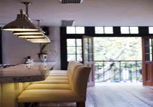 頂樓露臺(tái)酒吧設(shè)計(jì)欣賞——The Fat Olive餐廳酒吧設(shè)計(jì)