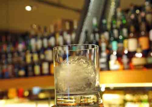 水舍精品酒店內(nèi)的奢華 The Roof雞尾酒吧設(shè)計(jì)欣賞