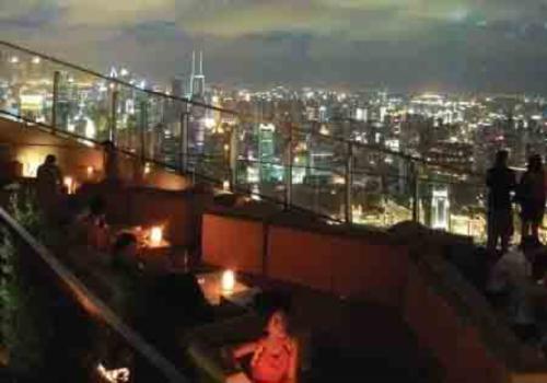 水舍精品酒店內(nèi)的奢華 The Roof雞尾酒吧設(shè)計(jì)欣賞