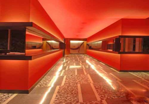 國(guó)外酒吧設(shè)計(jì)色彩交織 時(shí)尚酒吧設(shè)計(jì)滿足你的視覺(jué)享受