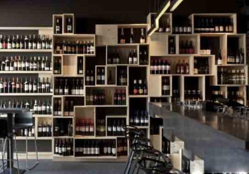 酒吧設(shè)計(jì)難得安靜 匈牙利布達(dá)佩斯的迪維諾紅酒吧設(shè)計(jì)欣賞