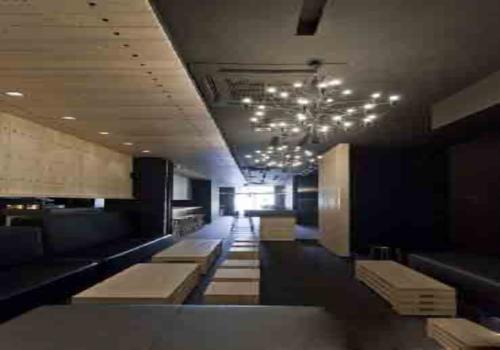 酒吧設(shè)計(jì)難得安靜 匈牙利布達(dá)佩斯的迪維諾紅酒吧設(shè)計(jì)欣賞