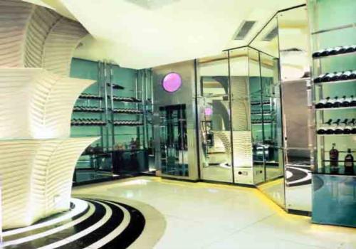 西班牙風(fēng)格酒吧設(shè)計(jì)說(shuō)明　　　酒吧設(shè)計(jì)中的時(shí)尚旋風(fēng)