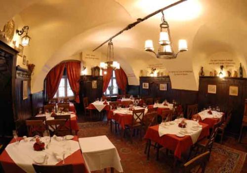 國外酒吧設(shè)計點燃音樂激情 維也納Griechenbeisl酒吧設(shè)計