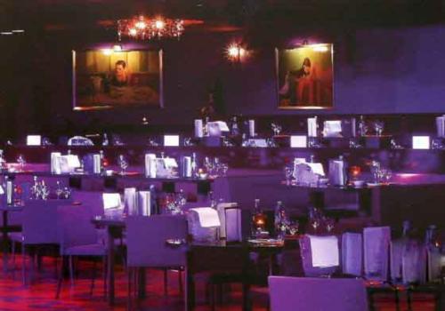 酒吧設(shè)計(jì)規(guī)劃與細(xì)部緊密結(jié)合 成就精彩酒吧設(shè)計(jì)效果圖