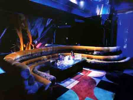 個(gè)性酒吧設(shè)計(jì)獨(dú)特造型 七號(hào)吧酒吧設(shè)計(jì)說(shuō)明