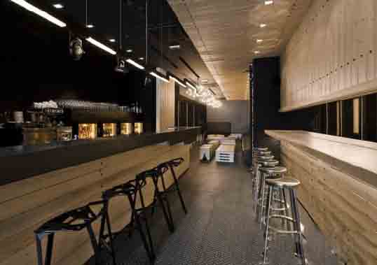 國外紅酒吧設計圖 簡單素雅的原木風格