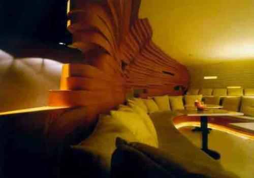 曲線空間 “頌”音樂主題酒吧設(shè)計(jì)說明