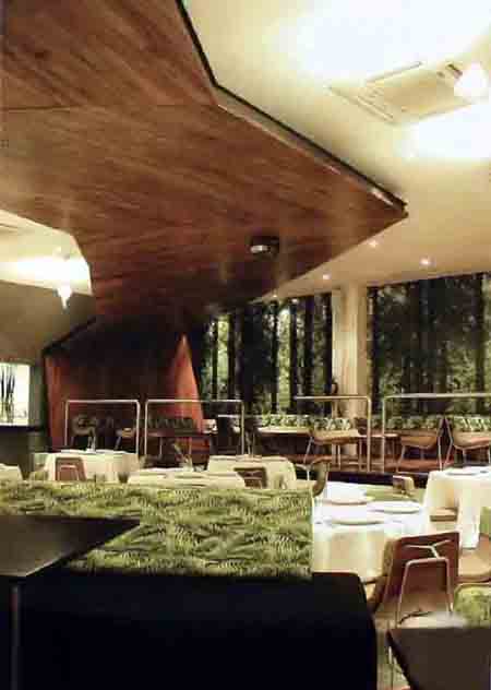 波斯卡酒吧設(shè)計圖 別致的花園空間