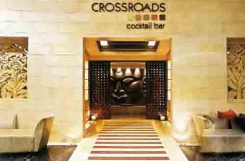 轉(zhuǎn)角相遇 十字路口雞尾酒酒吧設(shè)計圖