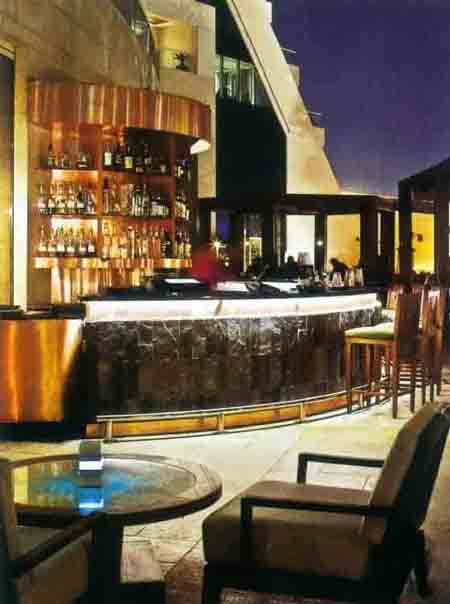 轉(zhuǎn)角相遇 十字路口雞尾酒酒吧設(shè)計圖