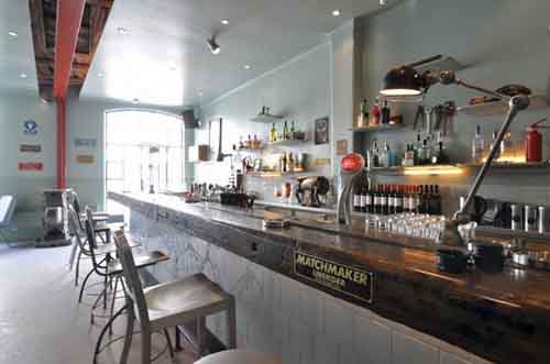 古鎮(zhèn)小酒吧設計效果圖 極致簡單優(yōu)雅