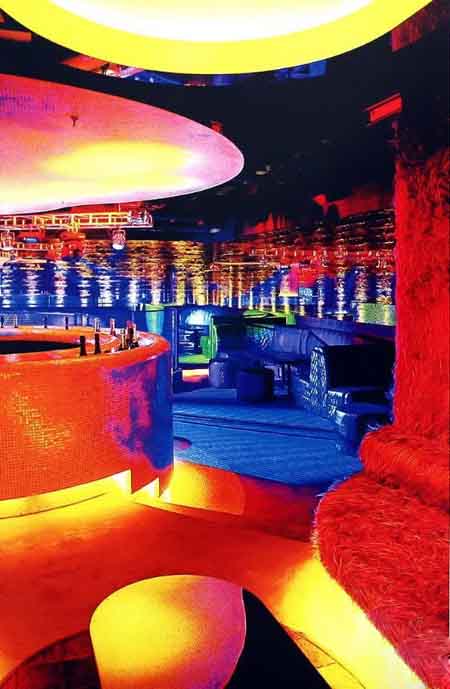 個(gè)性酒吧設(shè)計(jì)空間轉(zhuǎn)變 迷惑酒吧設(shè)計(jì)效果圖欣賞