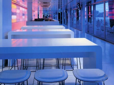 創(chuàng)意酒吧設計圖欣賞  揭秘漫游酒吧旅館設計