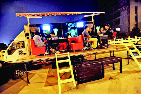 個性酒吧設(shè)計圖欣賞：二手卡車變酒吧