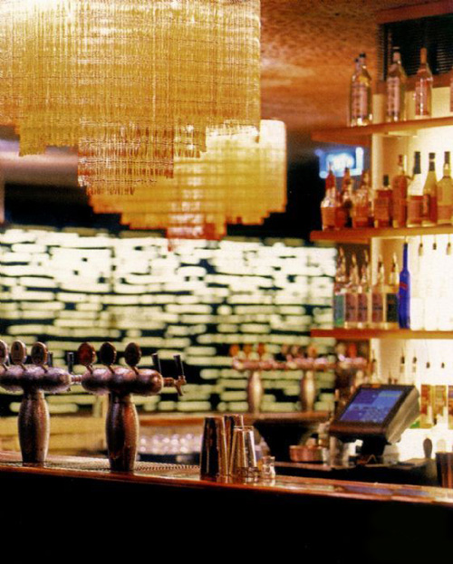 閣樓和第八平房酒吧設(shè)計(jì)圖欣賞