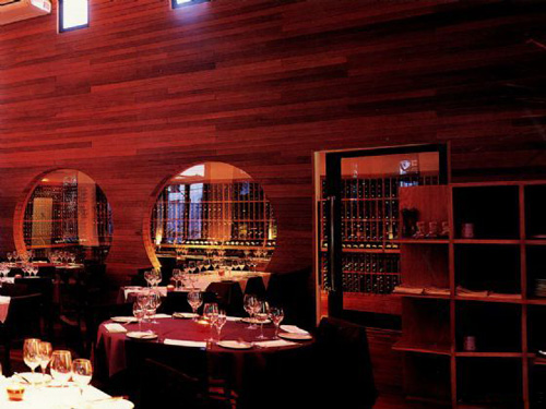 烈色火焰   設(shè)拉子葡萄酒酒吧設(shè)計(jì)圖欣賞