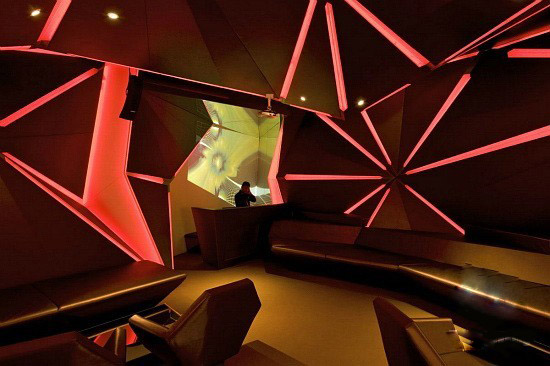 前衛(wèi)時(shí)尚空間  印度海得拉巴碳酒吧設(shè)計(jì)圖欣賞