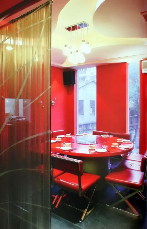 酒吧設(shè)計(jì)喚醒低迷情緒    雅瑪餐廳酒吧設(shè)計(jì)圖欣賞