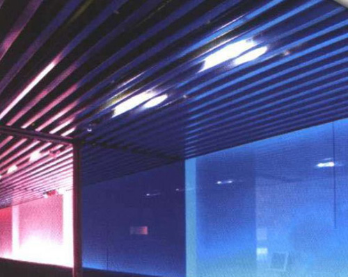 創(chuàng)意色彩空間   Color 0K個性酒吧設(shè)計圖欣賞