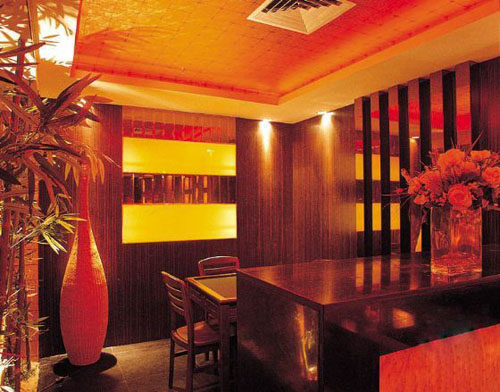 現(xiàn)代中式酒吧設(shè)計圖 感受酒吧設(shè)計混搭風