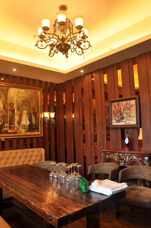 簡歐復(fù)古主題酒吧設(shè)計 成都卡里奧酒吧設(shè)計效果圖欣賞