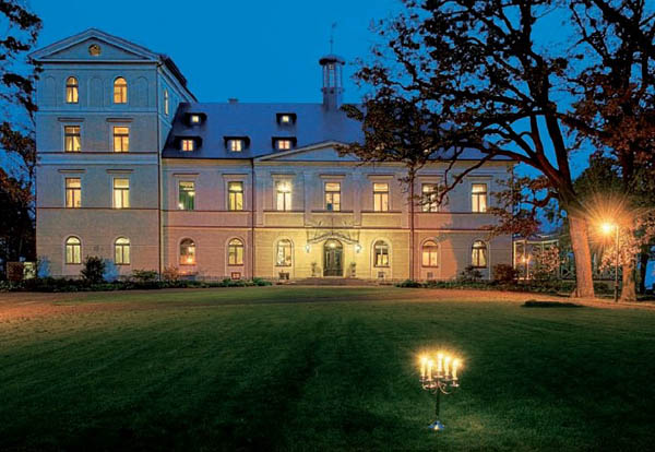 五星級(jí)生態(tài)酒店設(shè)計(jì)  Chateau Mcely 城堡酒店設(shè)計(jì)欣賞