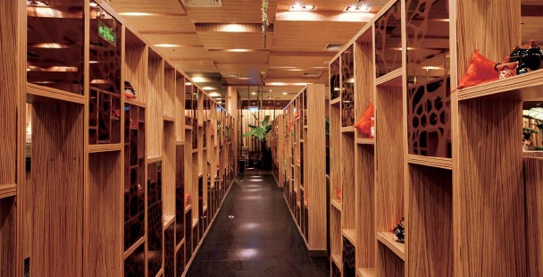 精品酒店餐廳設(shè)計(jì)案例 武漢綠茵閣西餐廳設(shè)計(jì)說(shuō)明