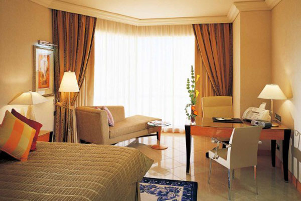 五星級商務(wù)便利型酒店    費爾蒙迪拜酒店客房設(shè)計欣賞  