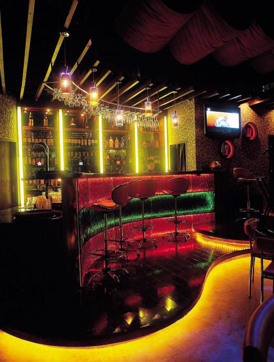 尹領(lǐng)酒吧設(shè)計(jì)效果圖  體驗(yàn)低調(diào)的復(fù)古奢華