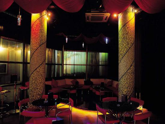 尹領(lǐng)酒吧設(shè)計(jì)效果圖  體驗(yàn)低調(diào)的復(fù)古奢華