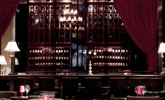 復(fù)古奢華 成都1982紅酒音樂酒吧設(shè)計(jì)欣賞