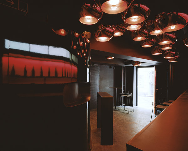 國外個(gè)性酒吧設(shè)計(jì)欣賞   Vanilli 酒吧精致空間