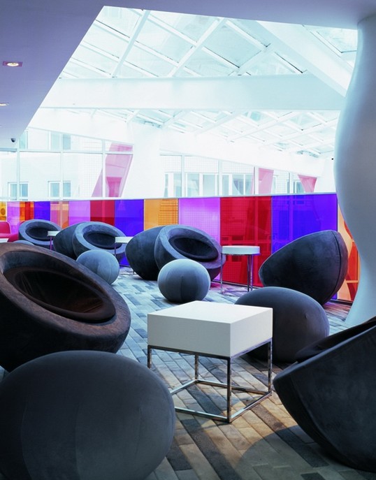 色彩夸張的商務會所設計效果圖