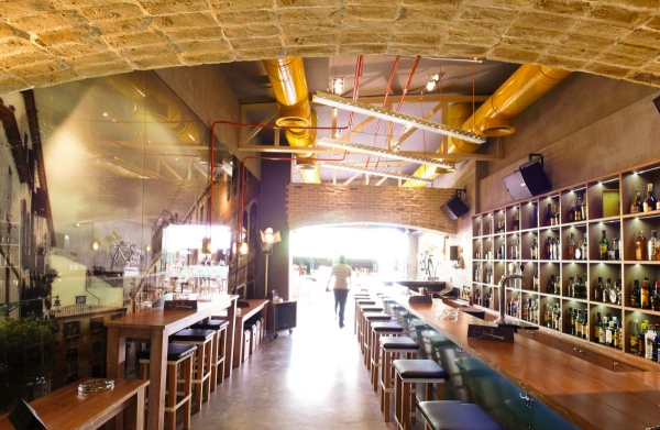 旅游主題酒吧設(shè)計(jì)欣賞  大提琴休閑酒吧