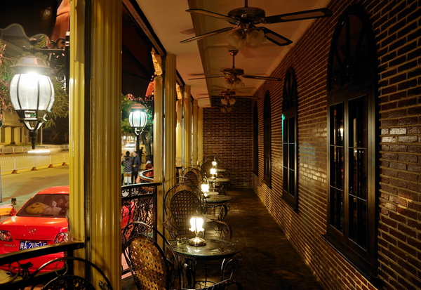 復(fù)古懷舊氣息 福州香奈兒主題酒吧設(shè)計欣賞