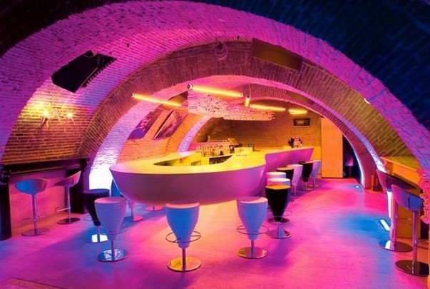 羅馬尼亞復(fù)古迷幻音樂會所設(shè)計(jì)