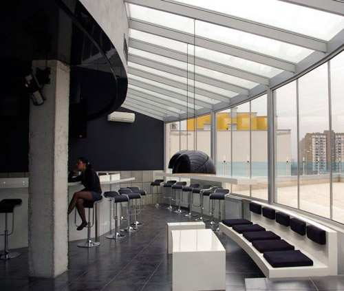 現(xiàn)代時(shí)尚簡(jiǎn)約風(fēng)格的國(guó)外小酒吧設(shè)計(jì)欣賞