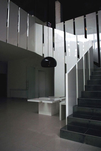 現(xiàn)代時(shí)尚簡(jiǎn)約風(fēng)格的國(guó)外小酒吧設(shè)計(jì)欣賞