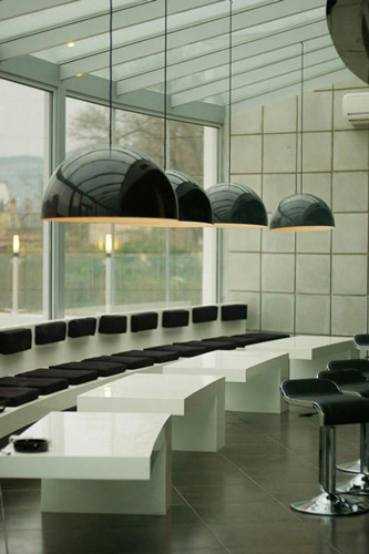 現(xiàn)代時(shí)尚簡(jiǎn)約風(fēng)格的國(guó)外小酒吧設(shè)計(jì)欣賞