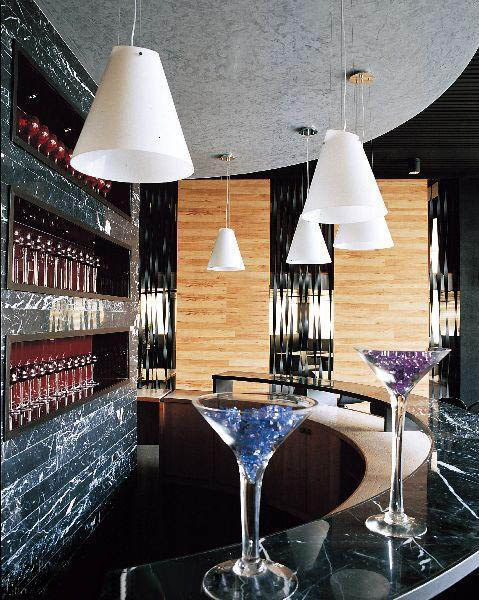 特色小酒吧裝修設(shè)計(jì)欣賞 時(shí)空隧道酒吧帶你玩穿越